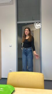 🎬 Mýty a fakta o Erasmu #6: „Co že je to ten Learning Agreement?" 🤔💭

Proč má vlastně dvě tabulky a jak je správně vyplnit? 📝

Každý semestr dostáváme od studentů spoustu dotazů právě na Learning Agreement – a není divu, na první pohled může působit trochu nepřehledně. 🤯

👉 Tabulka A obsahuje předměty, které budeš studovat na zahraniční univerzitě.
👉 Tabulka B ukazuje, jaké předměty ti za ně budou uznány na VŠE.

💡 V našem videu krok za krokem vysvětlíme, jak obě tabulky vyplnit a na co si dát pozor, aby bylo vše správně ještě před odjezdem. ✈️

📲 Více tipů a detailů najdeš na našem webu – odkaz v biu.

#vsestudyabroad #erasmus  #exchangeyourlife  #mythbusting