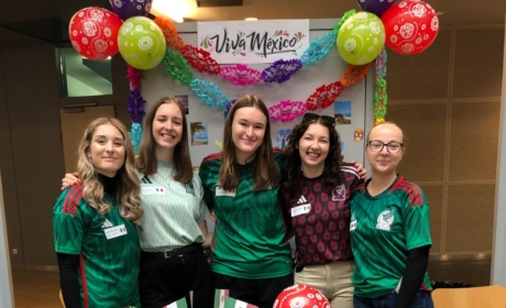 International & Study Abroad Fair 2025: Atrium Rajské budovy zaplnily barvy světa